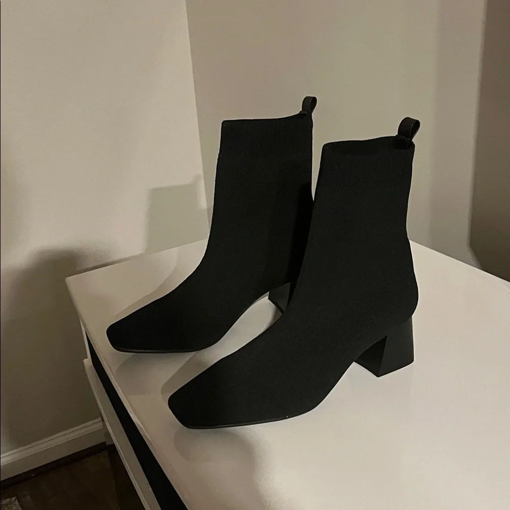 Cushionaire Elegant Black Ankle‎ Knit Boots With Memory Foam  For Women Size 9 W